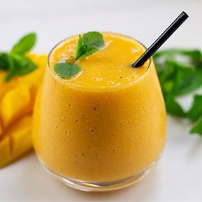 Smoothie de mango con coco y linaza